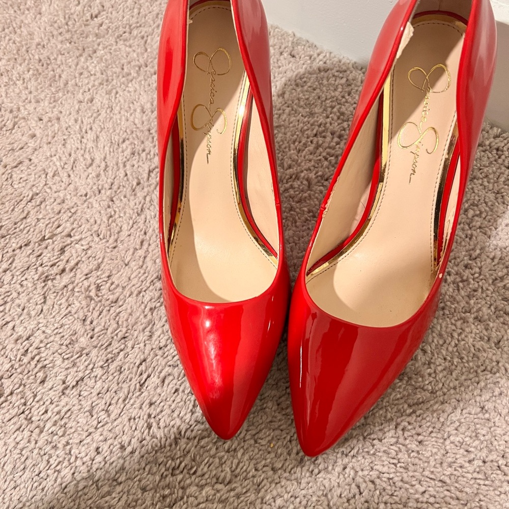 Red pumps